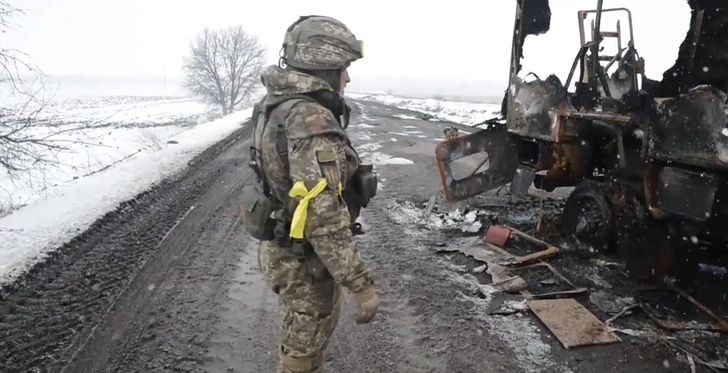 Колонна российской техники попала в засаду ВСУ: видео