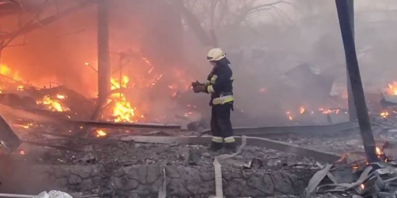 По Днепру нанесен авиаудар: опубликовали видео