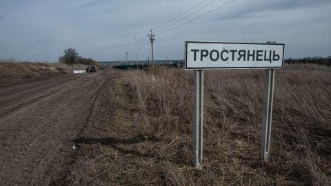 В освобожденном Тростянце обнаружили тела замученных людей