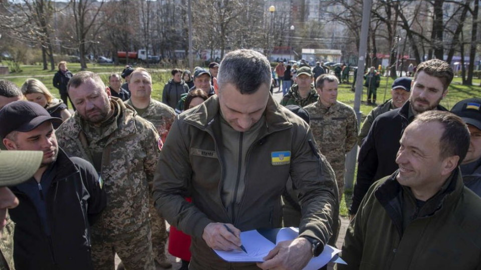 Сквер дружби між Києвом та Москвою перейменували на сквер Героїв Маріуполя, — Кличко