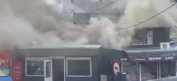 В Киеве на Троещине сильный пожар, видео