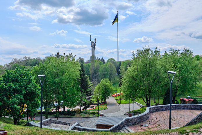 В Києві 14 червня приспускають головний державний прапор України: в чому причина