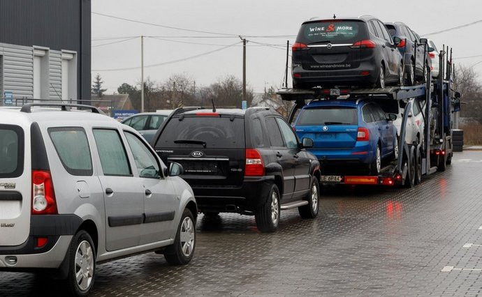 У Мінекономіки порахували, скільки отримає бюджет від скасування нульового розмитнення авто та безмитного ввезення товарів