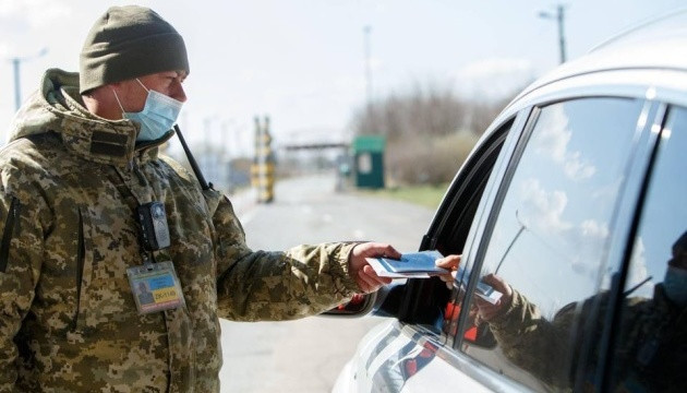 Кому из мужчин призывного возраста могут разрешить выезжать за границу: законопроект