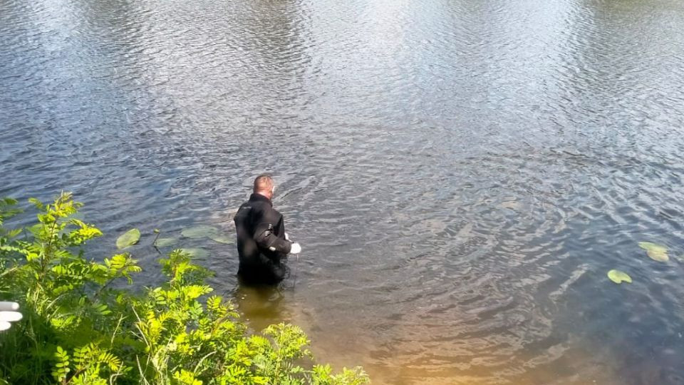 В Киеве из Днепра достали тело мужчины