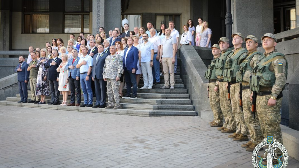 З нагоди Дня Конституції у КСУ відбулася церемонія підняття Державного Прапора України, фото