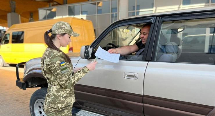 Верховна Рада може розширити категорію чоловіків, яким можна виїжджати за кордон