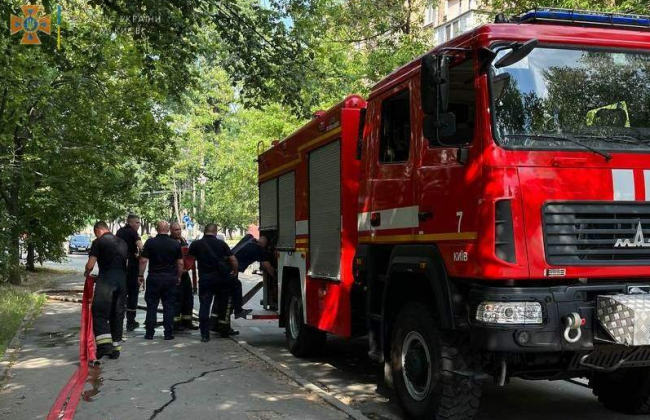 У Києві сталась пожежа у багатоповерхівці, фото