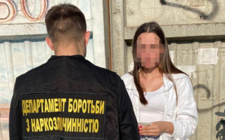 У Києві затримали жінку з психотропними речовинами на понад 2 млн гривень