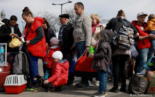 Українцям у Польщі видаватимуть електронні посвідки, що дозволять перетин кордонів у ЄС