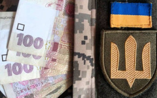 Виплати військовослужбовцям та поліцейським під час дії воєнного стану: роз’яснення МВС