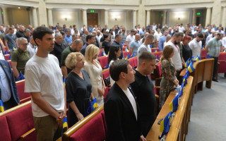 Зеленський розгляне петицію щодо зменшення зарплат депутатам до мінімалки