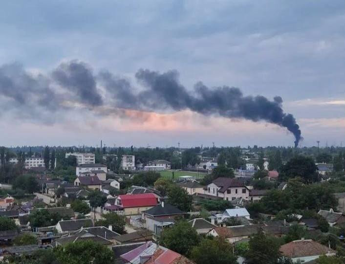 У Зеленского прокомментировали взрывы в Крыму: Демилитаризация в действии