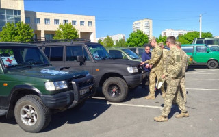 Зеленський підписав закон, яким спрощується доступ військоматів до інформації про авто, які можуть бути залучені для ЗСУ