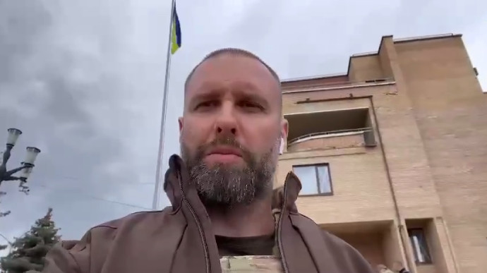 В Балаклее военные и власти подняли украинский флаг, — Синегубов, видео