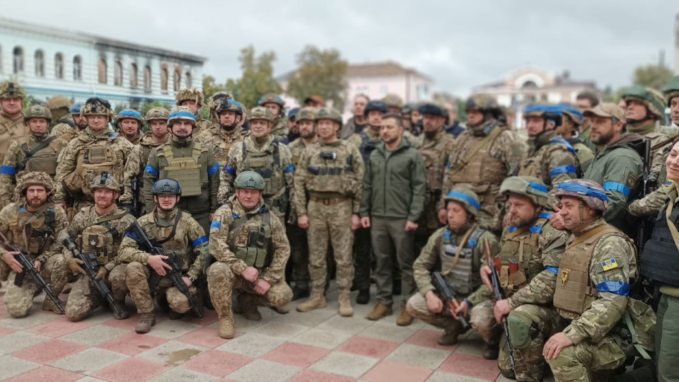 Зеленский приехал в освобожденный Изюм, фото