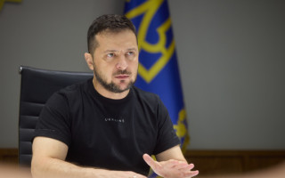 Зеленський підписав закон, яким дозволяється не відпускати під заставу підозрюваних у корегуванні вогню