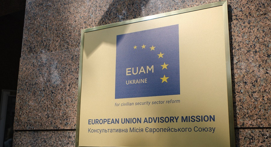 Будівля Консультативної місії Євросоюзу у Києві постраждала під час ракетних обстрілів