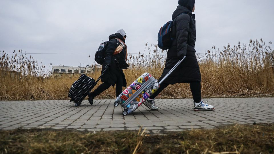 Можно ли сохранить рабочее место, спасаясь от вооруженной агрессии во время войны