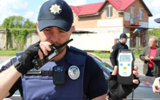 Водій відмовився пройти перевірку на сп`яніння за допомогою «Драгера», але не від проходження огляду у медзакладі: апеляційний суд скасував накладення штрафу