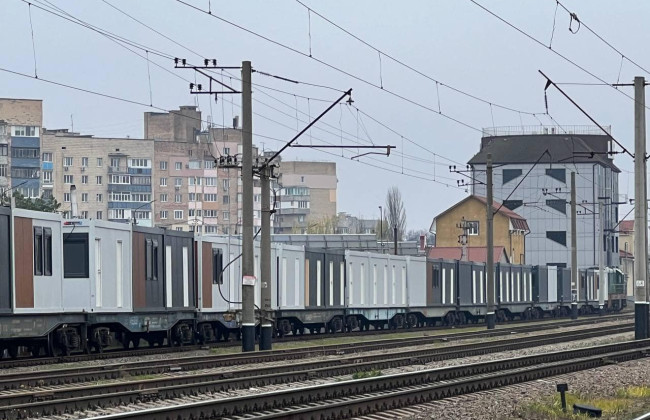 В Ірпінь доставили нову партію модульних будинків, фото