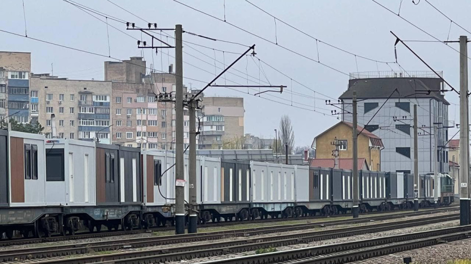 В Ірпінь доставили нову партію модульних будинків, фото