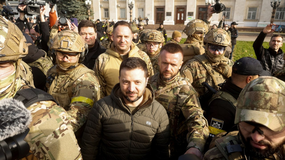 Зеленский приехал в освобожденный Херсон: появились фото и видео