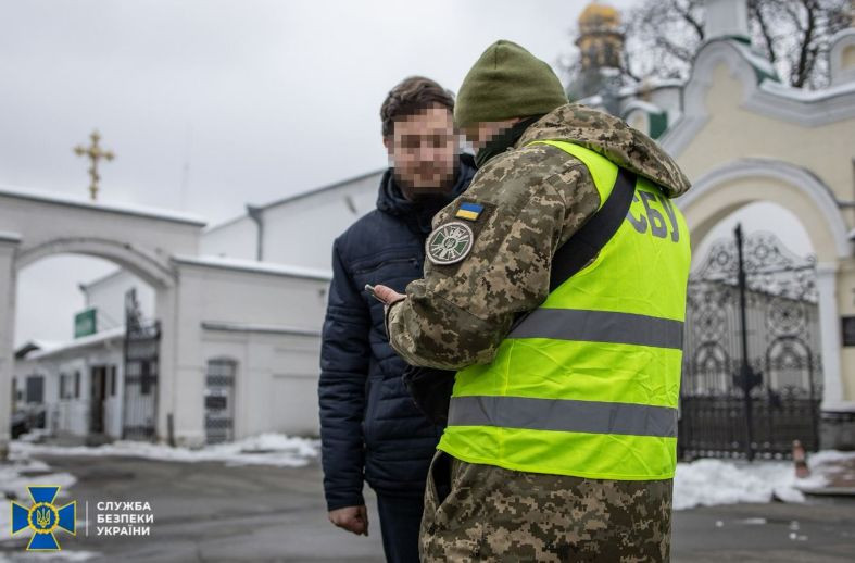 Пророссийская литература и миллионы наличных: что СБУ нашла в Киево-Печерской Лавре и других помещениях УПЦ МП, фото и видео