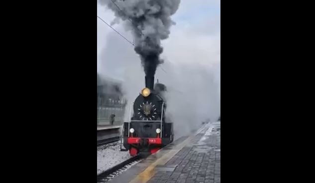 В Киеве на праздники запустили экскурсионный ретро-поезд, видео