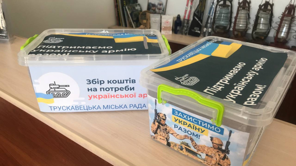 Чи потрібно військовослужбовцю реєструватися у реєстрі волонтерів, якщо на його рахунок надходять кошти як благодійні внески і направляються іншим військовослужбовцям