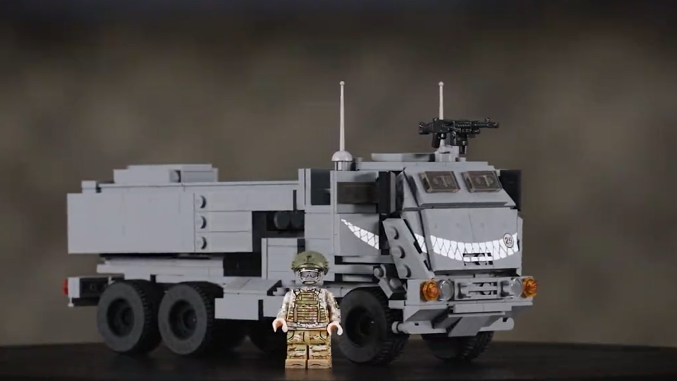 LEGO выпустил модель HIMARS с фигуркой солдата в комплекте: фото