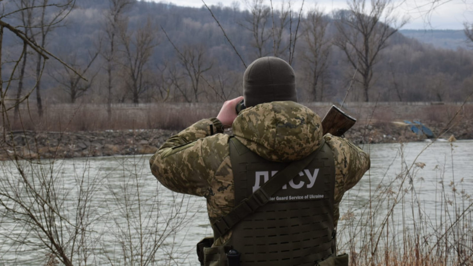 Прыгнул в реку: в Тисе ищут мужчину, который пытался незаконно пересечь украино-венгерскую границу