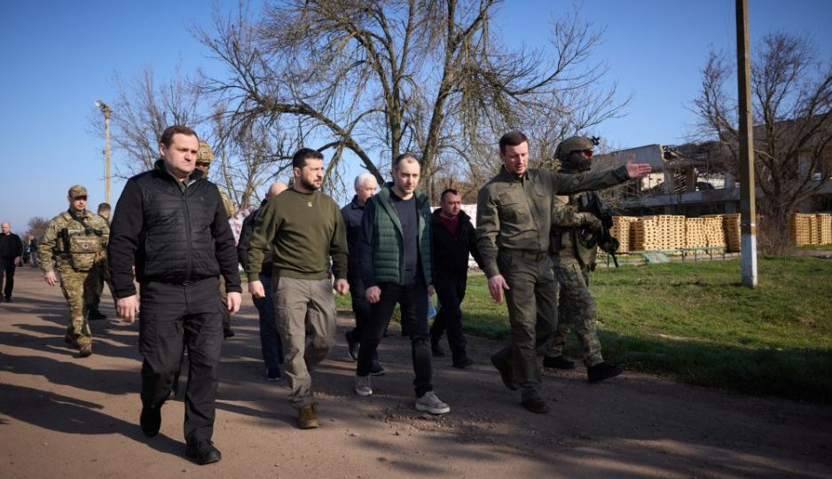 Владимир Зеленский приехал в Херсонскую область, видео