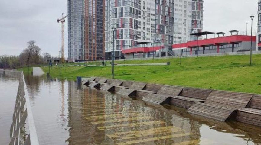 Паводок в Киеве: КГВА сообщила ситуацию с уровнем воды в Днепре