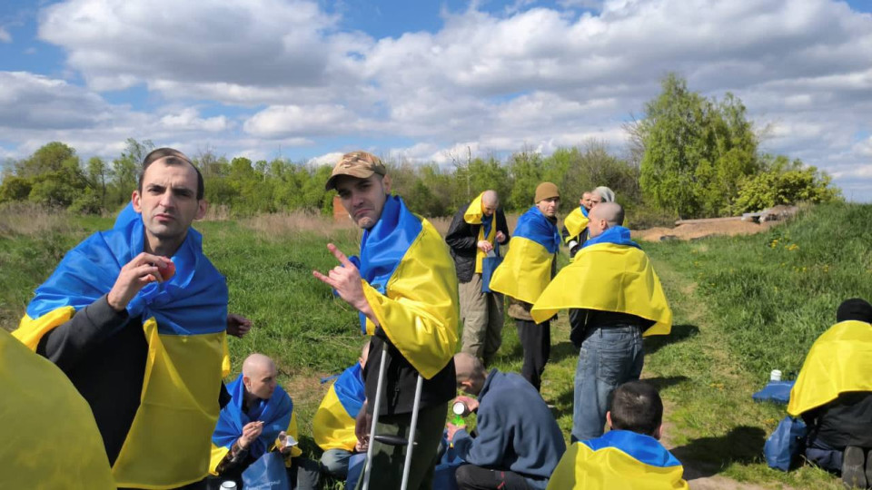 Украина вернула из плена 45 защитников «Азовстали», фото