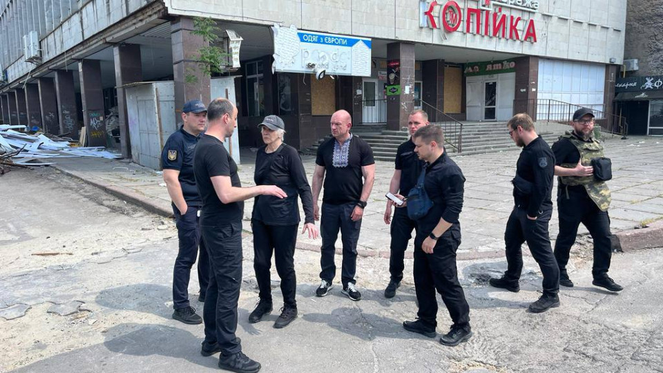 Команда Международного уголовного суда собирает доказательства военной агрессии россии в Херсоне: фото