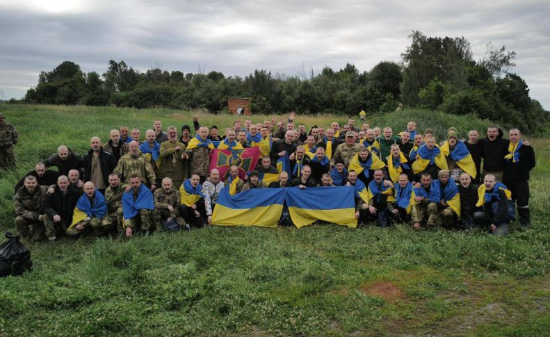 Состоялся очередной обмен пленными: Украина вернула домой 95 защитников, фото