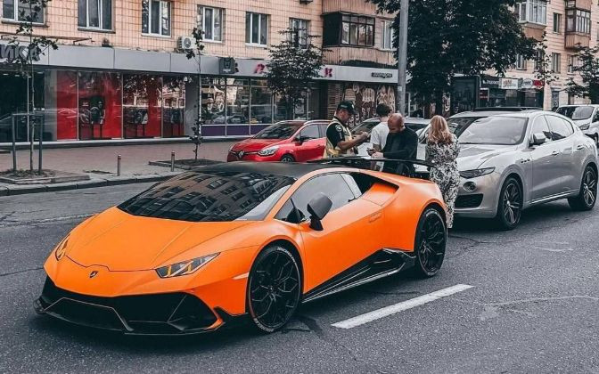 ДТП на полмиллиона долларов: в Киева столкнулись элитные Lamborghini и Maserati, видео