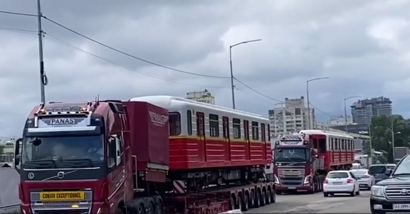 Киевский метрополитен получил очередные вагоны из Польши, видео