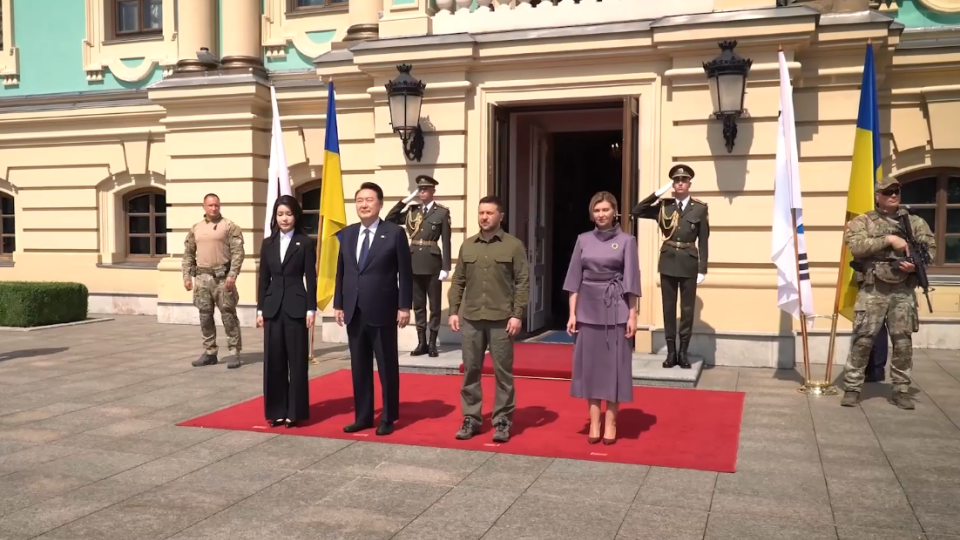 Зеленский показал видео встречи с президентом Южной Кореи