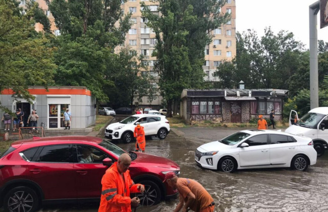 Одессу затопило после сильного ливня, видео