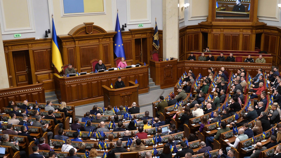 Рада планує продовжити дію воєнного стану та загальної мобілізації