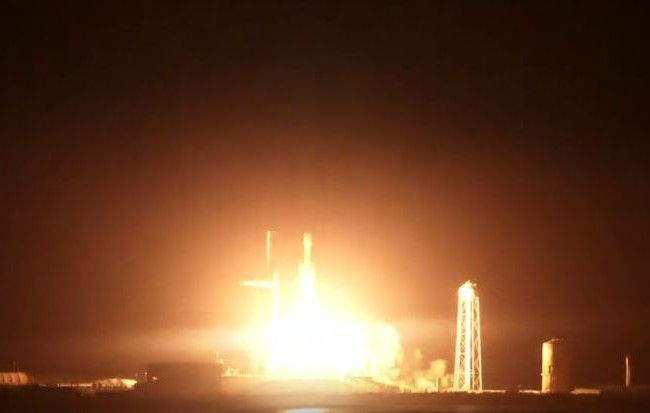 Ракета SpaceX отправила на орбиту самый тяжелый коммерческий спутник связи, видео