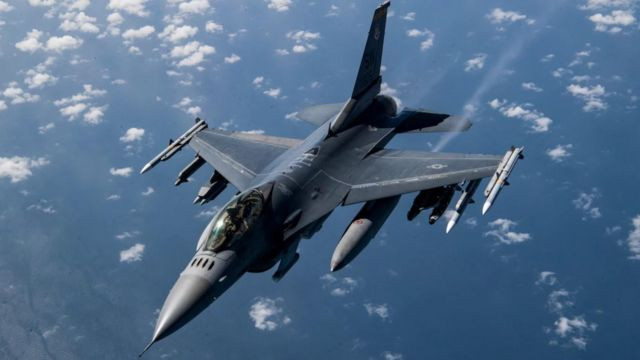 Українські пілоти розпочнуть навчання на винищувачах F-16 у серпні, – Зеленський