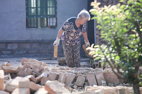 Китай всколыхнул мощное землетрясение: разрушены более 100 зданий, ранен 21 человек