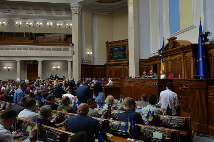 Рада вносит изменения в ряд законодательных актов Украины в связи с завершением карантина