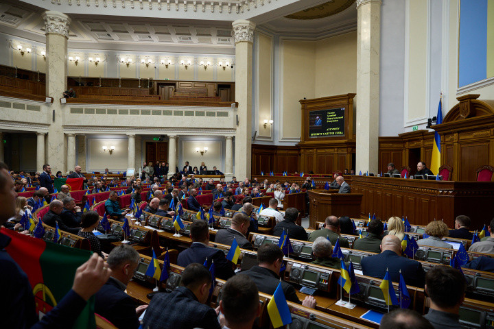 Рада сделала шаг к созданию двухмесячного запаса бензина и дизеля