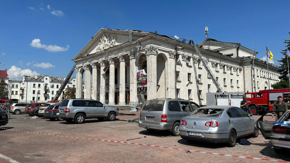 Виставка дронів, що проходила у драмтеатрі Чернігова, з міською радою не погоджувалася