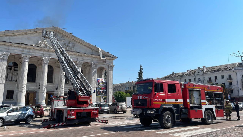 МВД показало кадры ликвидации последствий террористического удара по Чернигову: фото и видео