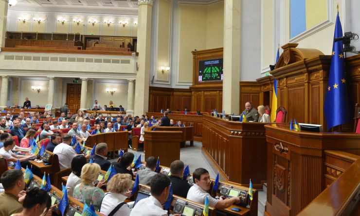 Верховна Рада внесла зміни до закону про національні меншини